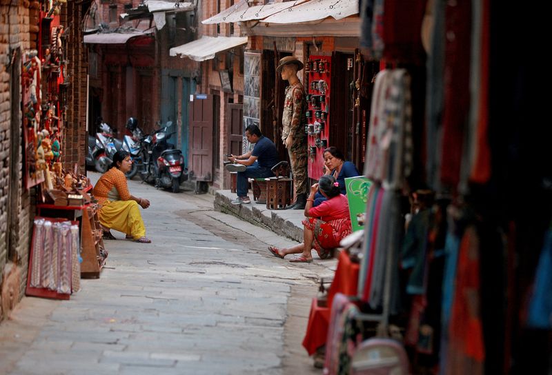 &copy; Reuters. FILE PHOTO: Souvenir shop owners wait for customers at an alley in Bhaktapur, Nepal April 24, 2022. REUTERS/Monika Deupala