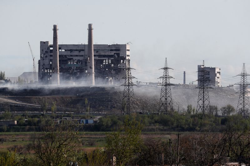 &copy; Reuters. منشأة تابعة لمصنع أزوفستال لأعمال الحديد والصلب لحق بها الدمار خلال المعارك الدائرة في ماريوبول جنوب أوكرانيا يوم الثلاثاء. تصوير: ألكسندر 