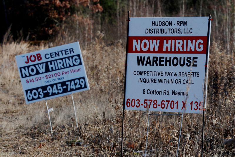 &copy; Reuters. Le secteur privé aux Etats-Unis a créé moins d'emplois qu'attendu en avril, montre mercredi l'enquête mensuelle du cabinet ADP. /Photo d'archives/REUTERS/Brian Snyder
