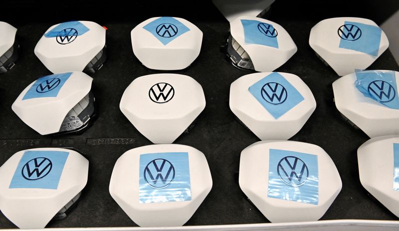 &copy; Reuters. FILE PHOTO: Pieces with the Volkswagen logo are pictured at the production line for electric car models of the Volkswagen Group, in Zwickau, Germany, April 26, 2022. REUTERS/Matthias Rietschel