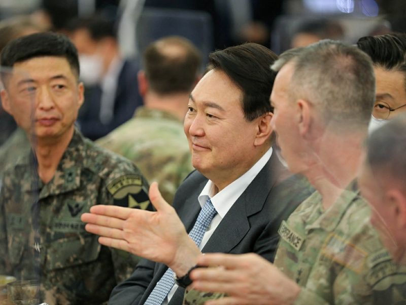 &copy; Reuters. FILE PHOTO: South Korea's president-elect Yoon Suk-yeol talks with military officials during his visit to U.S. Army Garrison Humphreys in Pyeongtaek, South Korea, April 7, 2022. U.S. Forces Korea/Yonhap via REUTERS/File Photo