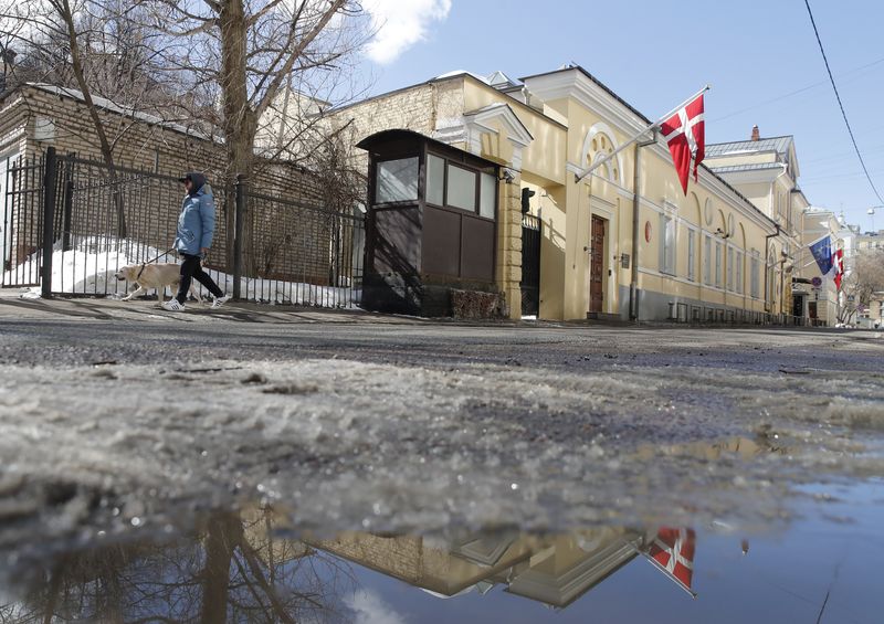 © Reuters. سفارة الدنمرك في موسكو بصورة من أرشيف رويترز.