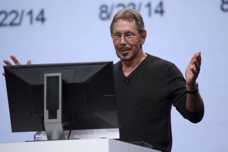 © Reuters. FILE PHOTO: Oracle's Executive Chairman of the Board and Chief Technology Officer Larry Ellison gestures while giving a demonstration during his keynote address at Oracle OpenWorld in San Francisco, California September 30, 2014. REUTERS/Robert Galbraith
