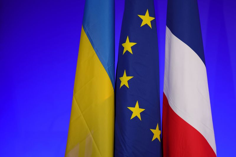 &copy; Reuters. La France va porter le montant total de son appui global à l'Ukraine à deux milliards de dollars (environ 1,9 milliard d'euros), a annoncé jeudi le président français Emmanuel Macron dans un message vidéo diffusé lors d'une conférence internationa