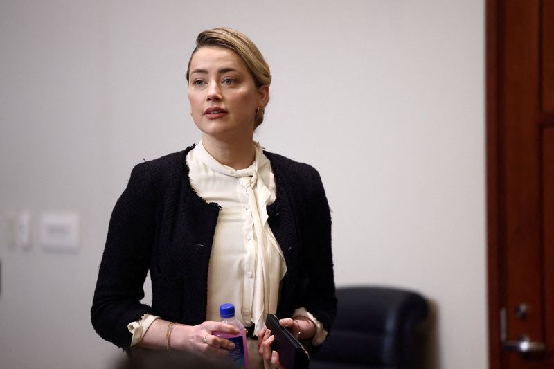 &copy; Reuters. Atriz Amber Heard chega a tribunal no Estado norte-americano da Virgínia
05/05/2022 Jim Lo Scalzo/Pool via REUTERS