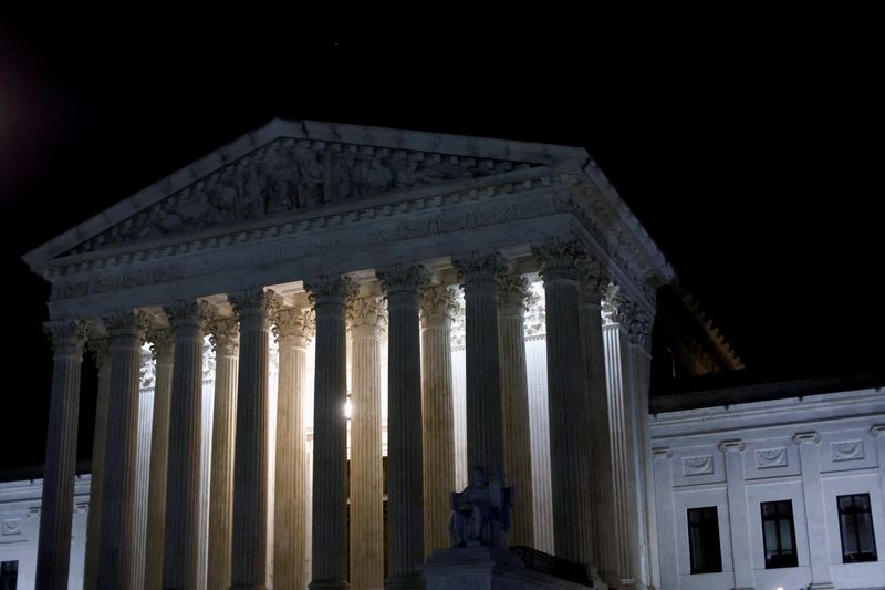 &copy; Reuters. FILE PHOTO: The U.S. Supreme Court is seen in Washington, U.S., May 2, 2022. REUTERS/Jonathan Ernst