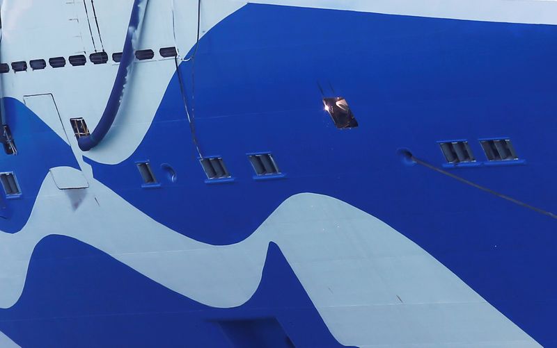 &copy; Reuters. FILE PHOTO: Shipbuilder of Fincantieri works over a cruise ship under construction at Monfalcone shipyard near Trieste at Monfalcone shipyard near Trieste, in northest Italy, April 21, 2016.   REUTERS/Alessandro Bianchi