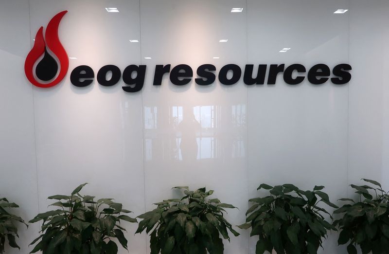 © Reuters. FILE PHOTO: The logo of U.S. oil and gas company EOG Resources is seen in its office in Chongqing, China December 15, 2017. REUTERS/Chen Aizhu