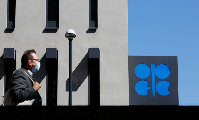 © Reuters. 　米上院司法委員会は５月５日、石油輸出国機構（ＯＰＥＣ）やパートナー国の提訴を可能にする法案を１７対４の賛成多数で可決した。ウィーンのＯＰＥＣ本部前で２０２０年４月撮影（２０２２年　ロイター/Leonhard Foeger）