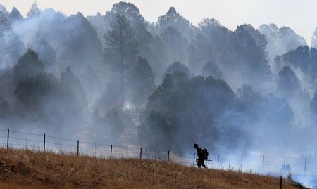 Thousands refuse to evacuate largest U.S. wildfire in New Mexico