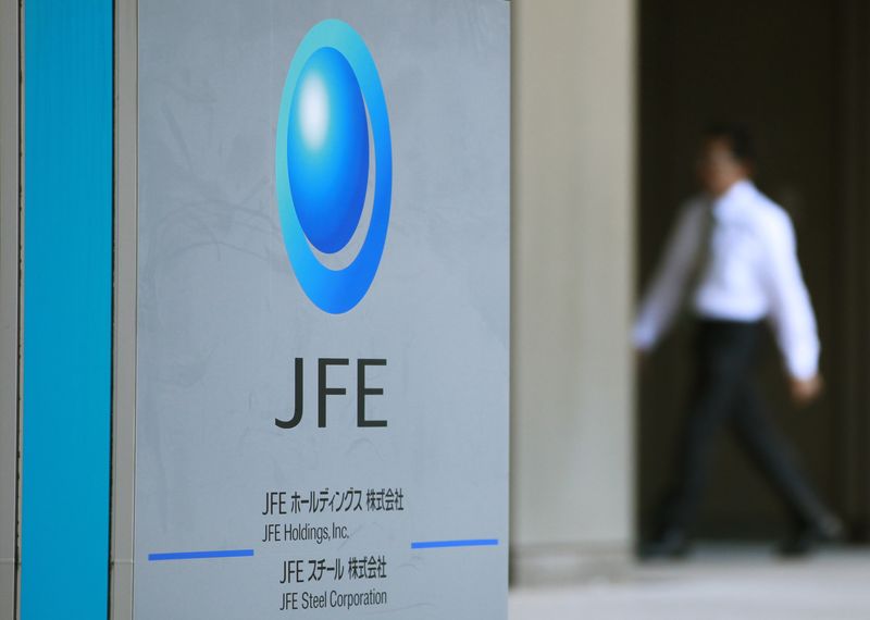 &copy; Reuters. 　５月６日、ＪＦＥホールディングスは、傘下のＪＦＥスチールがＪＦＥコンテイナーを完全子会社化すると発表した。写真は同社のロゴ。２０１２年１０月撮影（２０２２年　ロイター/Yu