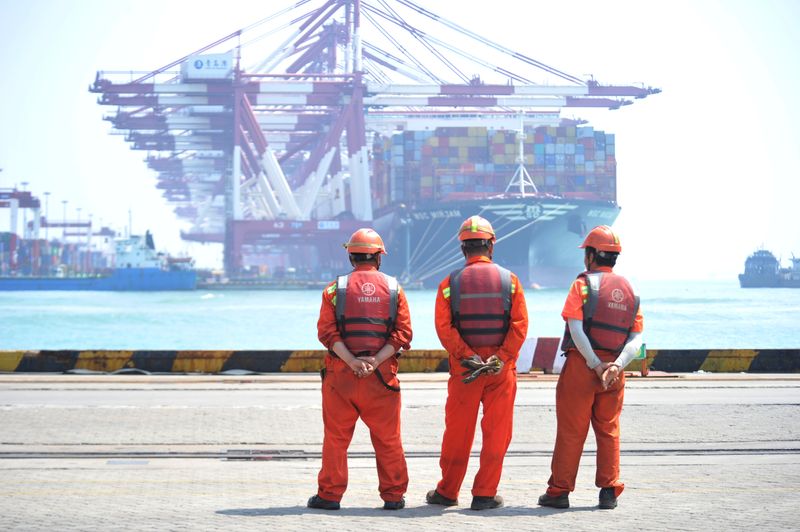 &copy; Reuters. Workers stand at the port of Qingdao, Shandong province, China June 10, 2019. REUTERS/Stringer/Files