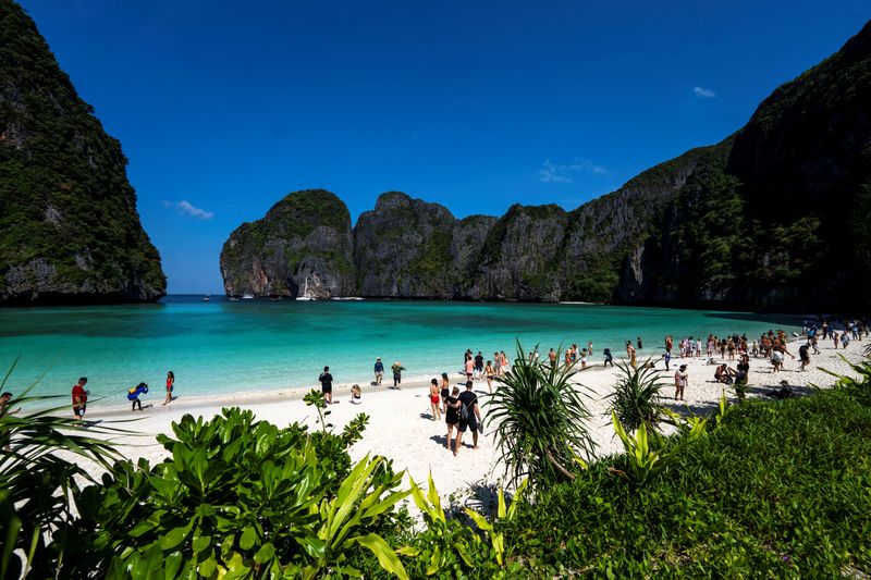 &copy; Reuters. FILE PHOTO: Tourists visit Maya bay after Thailand reopened its world-famous beach after closing it for more than three years to allow its ecosystem to recover from the impact of overtourism, at Krabi province, Thailand, January 3, 2022. REUTERS/Athit Per