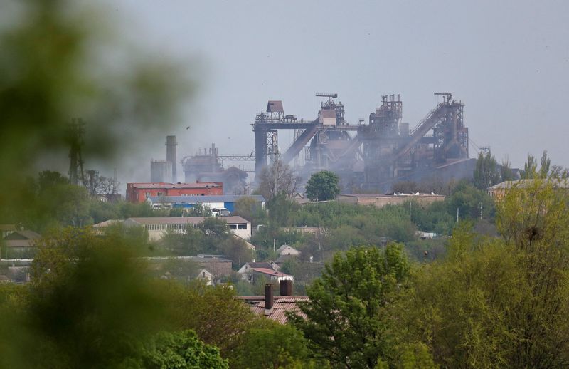 &copy; Reuters. Vista da usina siderúrgica de Azovstal, na cidade ucraniana de Mariupol
05/05/2022 REUTERS/Alexander Ermochenko