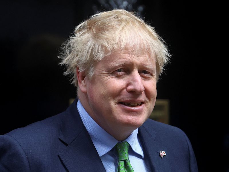&copy; Reuters. British Prime Minister Boris Johnson prepares to meet Japanese Prime Minister Fumio Kishida at Downing Street, in London, Britain May 5, 2022. REUTERS/Hannah McKay