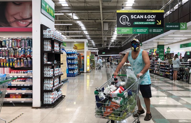 &copy; Reuters. A man wears a gas mask as preventive measure inside a supermarket before starting a preventive quarantine, following the outbreak of the coronavirus disease (COVID-19), in Santiago, Chile March 25, 2020.  REUTERS/Ivan Alvarado