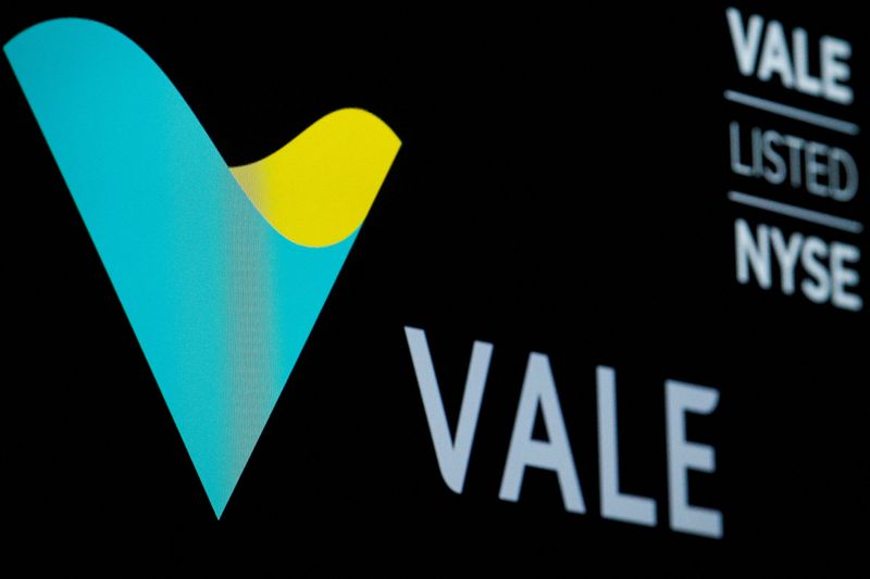 &copy; Reuters. FILE PHOTO: Brazilian mining company Vale SA logo and trading symbol are displayed on a screen at the New York Stock Exchange (NYSE)  in New York, U.S., December 6, 2017. REUTERS/Brendan McDermid/File Photo