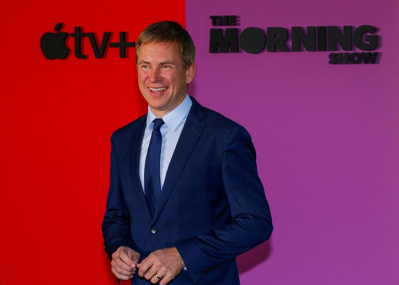 &copy; Reuters. FILE PHOTO: Pat Kiernan arrives to the global premiere for Apple's "The Morning Show" at the Lincoln Center in the Manhattan borough of New York City, U.S., October 28, 2019. REUTERS/Eduardo Munoz