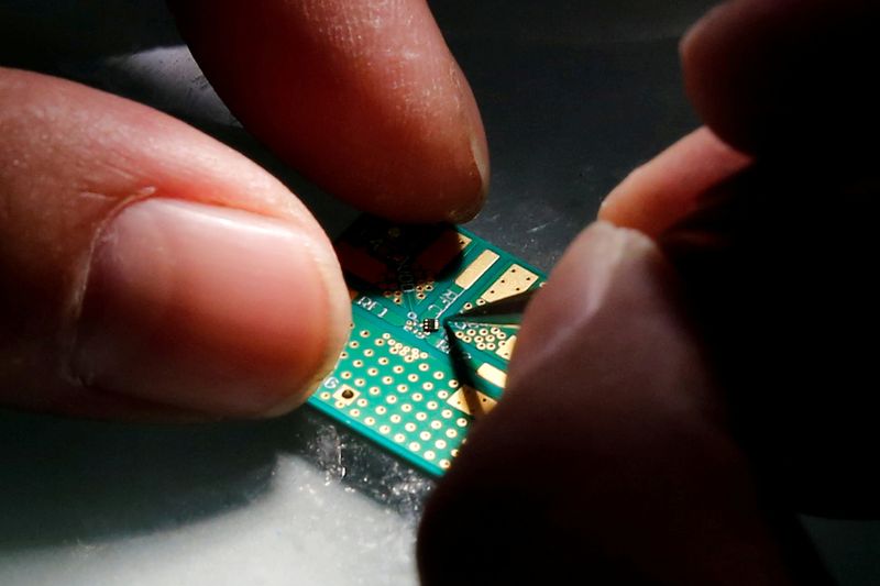 &copy; Reuters. FILE PHOTO: A researcher plants a semiconductor on an interface board during a research work to design and develop a semiconductor product at Tsinghua Unigroup research centre in Beijing, China, February 29, 2016.  REUTERS/Kim Kyung-Hoon
