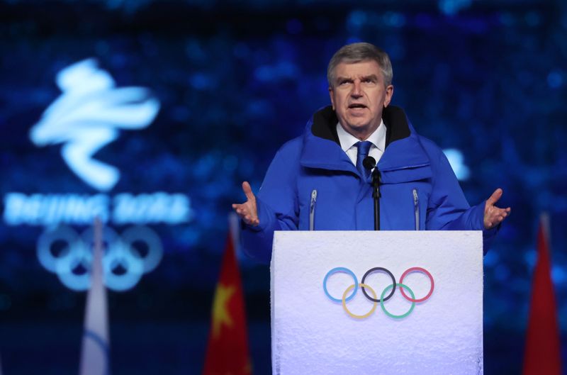 &copy; Reuters. رئيس اللجنة الأولمبية توماس باخ يلقي خطابا في مراسم اختتام أولمبياد بكين يوم 20 من فبراير شباط 2022. تصوير: فيل نوبل - رويترز