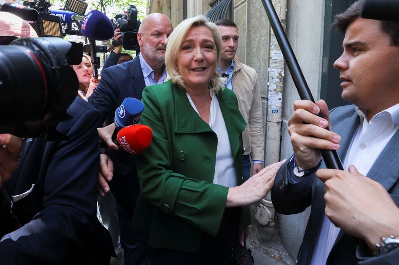 &copy; Reuters. Dans une première apparition publique depuis sa défaite aux élections présidentielles, la présidente du Rassemblement national, Marine Le Pen, a annoncé sa candidature à sa réélection pour les élections législatives du 12 et 19 juin et s'est pr