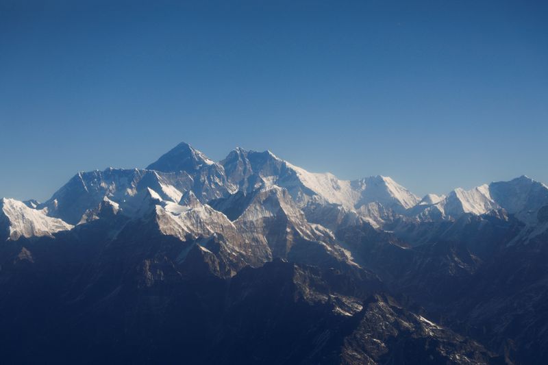 &copy; Reuters. Monte Everest visto da janela de um avião
15/01/2020
REUTERS/Monika Deupala/File Photo