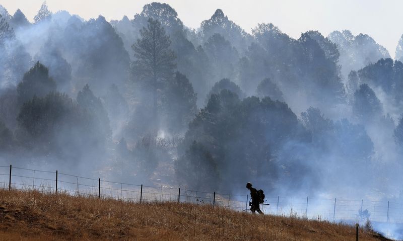 New Mexico firefighters beg holdouts to evacuate village