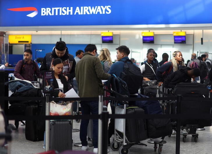 &copy; Reuters. 航空業界幹部らが６日、ダブリンで行われた財界人らとの会合で、航空会社はインフレ加速に伴う新型コロナウイルス禍後の旅行需要回復ペース鈍化を示す兆候を注視していると明らかにし