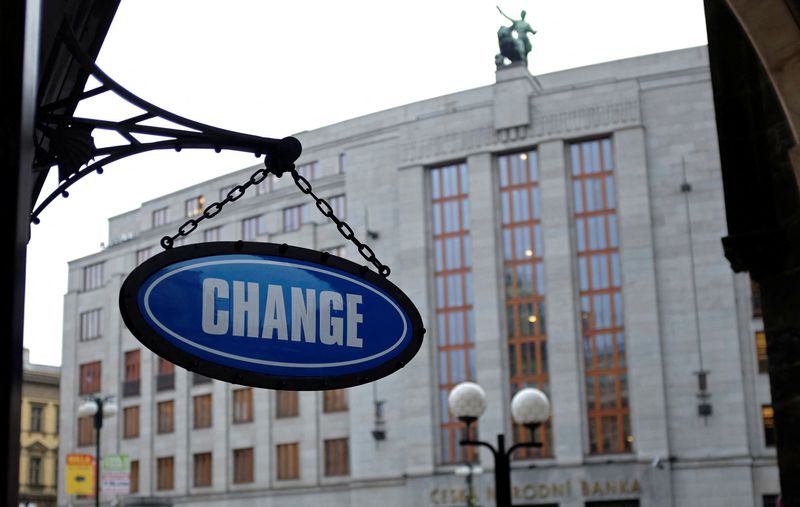 &copy; Reuters. FILE PHOTO: A sign of a currency exchange office hangs in front of the Czech National Bank in Prague November 14, 2013