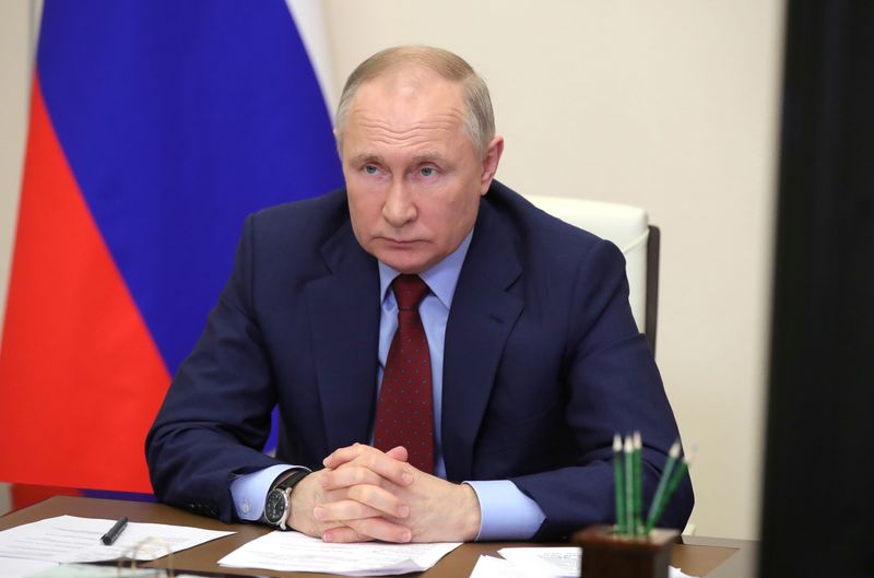 &copy; Reuters. ロシアのプーチン大統領は９日、「非友好国」との取引に関する条件策定などを手掛ける国際決済に関する作業部会を創設するよう指示した。4月撮影。提供写真（２０２２年　ロイター/Sput