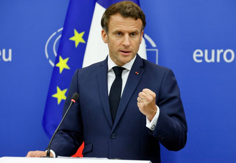 &copy; Reuters. Emmanuel Macron a lancé lundi au Parlement de Strasbourg et à Berlin l'idée d'une "communauté politique européenne" que pourraient rejoindre des pays aspirant à adhérer à l'Union européenne comme l'Ukraine ou l'ayant quittée, comme le Royaume-Un