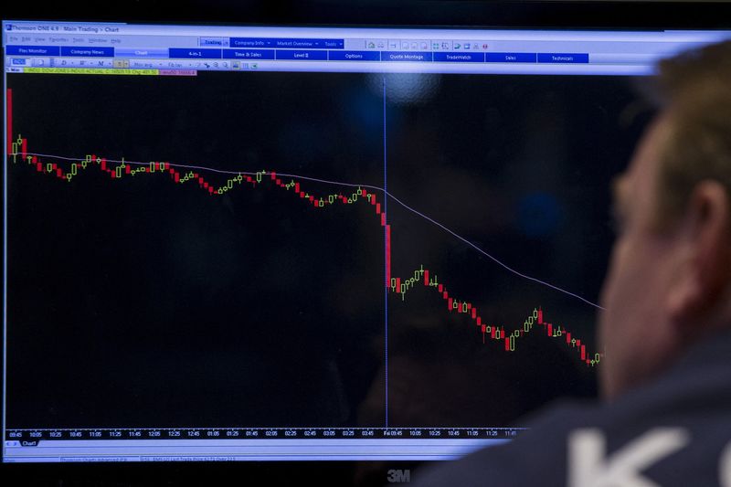 &copy; Reuters. Operador trabalha no salão da Bolsa de Valores de Nova York
21/08/2015
REUTERS/Brendan McDermid