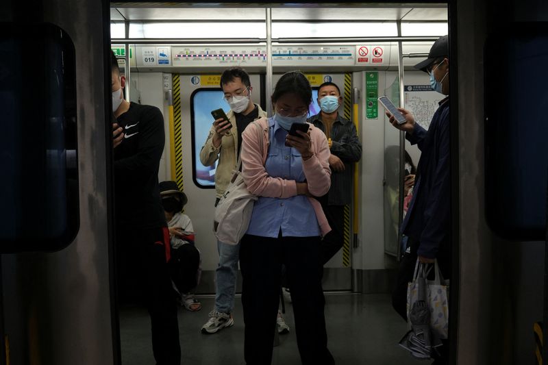 &copy; Reuters.  ５月９日、ロイターの集計によると、新型コロナウイルスの感染者は世界全体で５億１５５７万人を超え、死者は６６４万７９８０​人となった。北京で６日撮影（２０２２年　ロイター/T