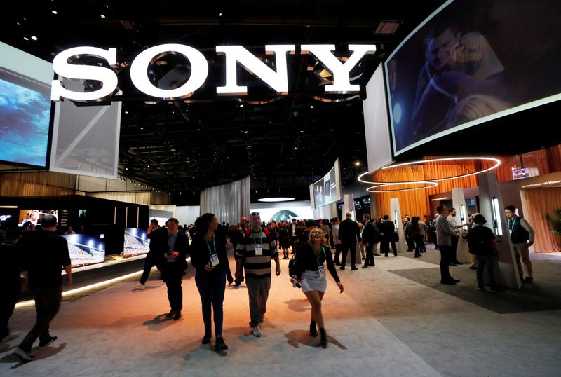 &copy; Reuters. Le groupe japonais Sony a fait état mardi d'un bénéfice d'exploitation au quatrième trimestre qui a plus que doublé pour atteindre 138,6 milliards de yens (1,01 milliard d'euros) grâce à la bonne performance de ses activités jeux vidéos et servic