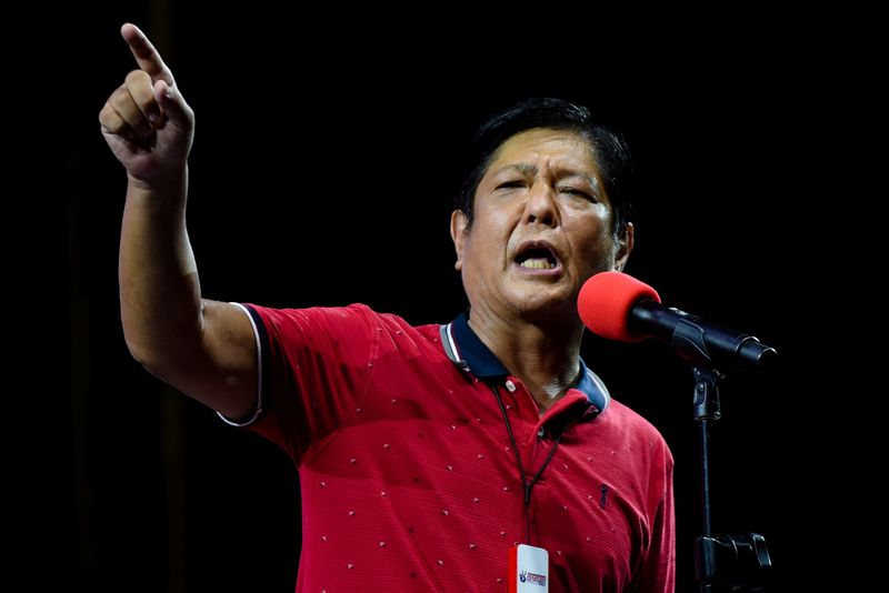 &copy; Reuters. FOTO DE ARCHIVO. Ferdinand Marcos Jr, hijo del difunto dictador Ferdinand Marcos, habla durante un acto de campaña en Ciudad Quezón, Gran Manila, Filipinas. 14 de febrero de 2022. REUTERS/Lisa Marie David