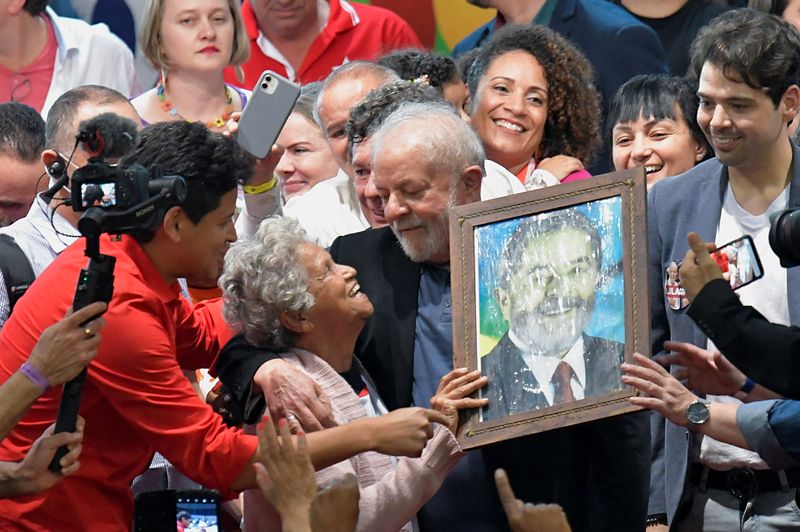 &copy; Reuters. El expresidente de Brasil Luiz Inacio Lula da Silva, precandidato a la presidencia de la República asiste a un acto en Belo Horizonte, estado de Minas Gerais, Brasil. 9 de mayo de 2022. REUTERS/Washington Alves