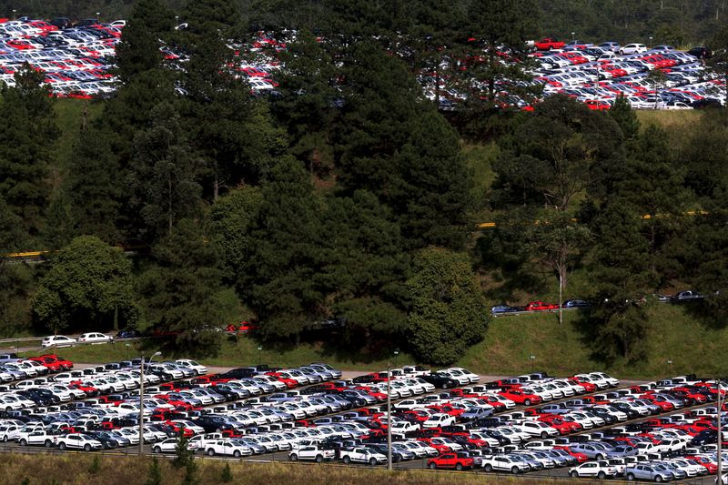 © Reuters. Pátio da Volkswagen em São Bernardo do Campo (SP)
06/07/2015
REUTERS/Paulo Whitaker