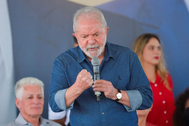 &copy; Reuters. Ex-presidente Luiz Inácio Lula da Silva discursa durante evento em Contagem
10/05/2022 REUTERS/Washington Alves