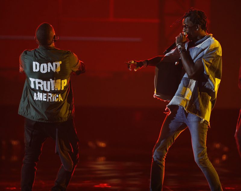 © Reuters. FILE PHOTO: Young Thug (R) performs 