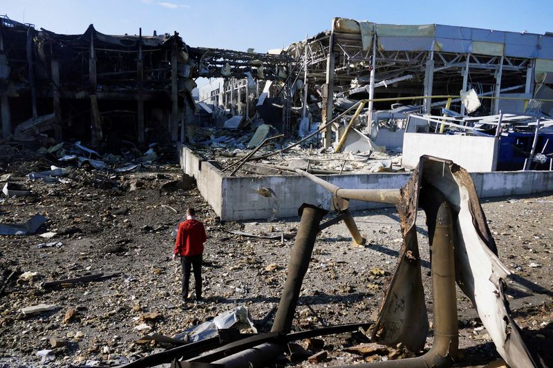 © Reuters. Un centro comercial destruido en Odesa, Ucrania, 10 de mayo del 2022. REUTERS/Igor Tkachenko 