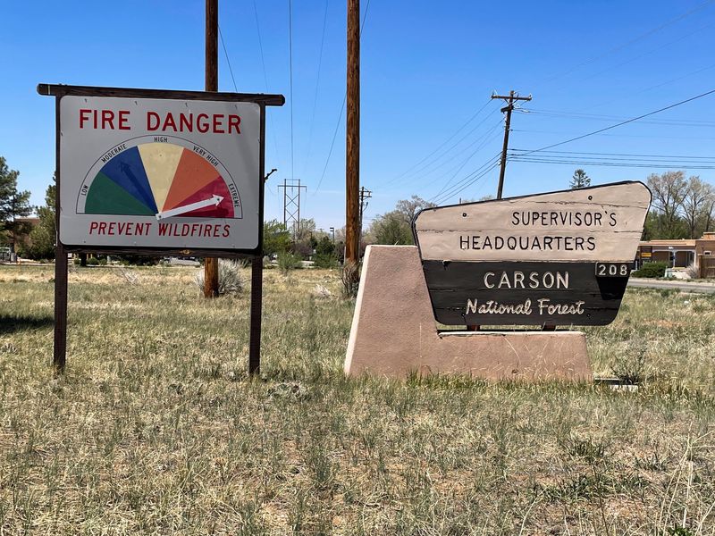 'No good place to stop it': More people flee New Mexico wildfire