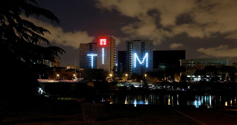 &copy; Reuters. FOTO DE ARCHIVO: El logotipo de TIM en Roma