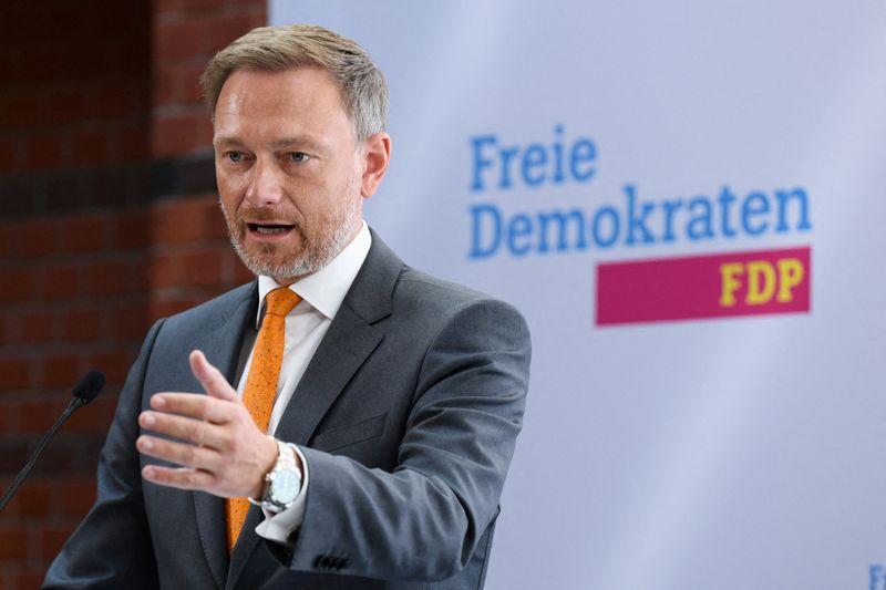 &copy; Reuters. FOTO DE ARCHIVO: El líder del Partido Democrático Libre (FDP) de Alemania, Christian Lindner, habla en una conferencia de prensa en Berlín, Alemania, el 9 de mayo de 2022. REUTERS/Annegret Hilse/File Photo