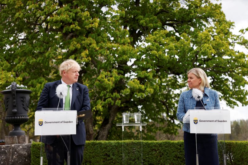 &copy; Reuters. British Prime Minister Boris Johnson and Sweden's Prime Minister Magdalena Andersson attend a news conference as they meet at the Swedish Prime Minister's summer residence in Harpsund, Sweden May 11, 2022.    Christine Olsson/TT News Agency/via REUTERS  