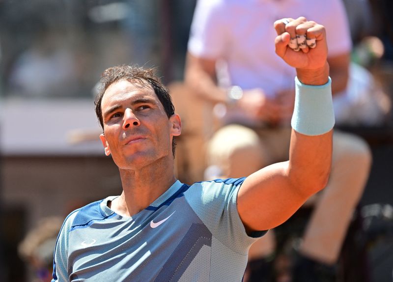 &copy; Reuters. Tenis - ATP Masters 1000 - Abierto de Italia - Foro Itálico, Roma, Italia - 11 de mayo de 2022 - El español Rafael Nadal celebra la victoria en su partido de segunda ronda contra el estadounidense John Isner. REUTERS/Alberto Lingria