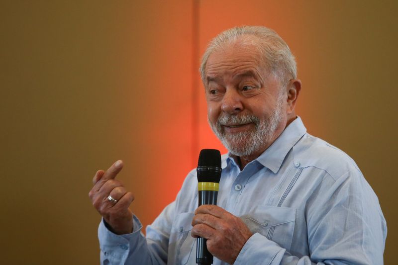 &copy; Reuters. Ex-presidente Luiz Inácio Lula da Silva discursa durante evento em São Paulo
08/04/2022 REUTERS/Carla Carniel