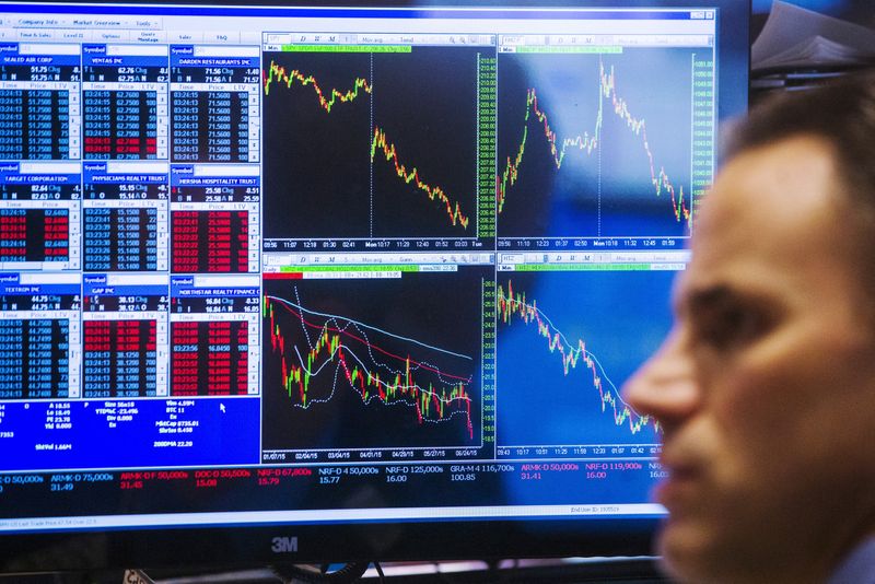 &copy; Reuters. Les principales Bourses européennes sont attendues en baisse jeudi à l'ouverture dans le sillage de Wall Street. Les premières indications disponible indiquent un recul de 2,24% pour le CAC 40 parisien et pour le Dax à Francfort, de 1,44% pour le FTSE
