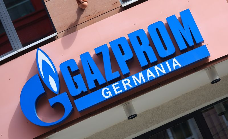 &copy; Reuters. FOTO DE ARCHIVO: El logotipo de Gazprom Germania en su sede en Berlín, Alemania, el 1 de abril de 2022. REUTERS/Fabrizio Bensch