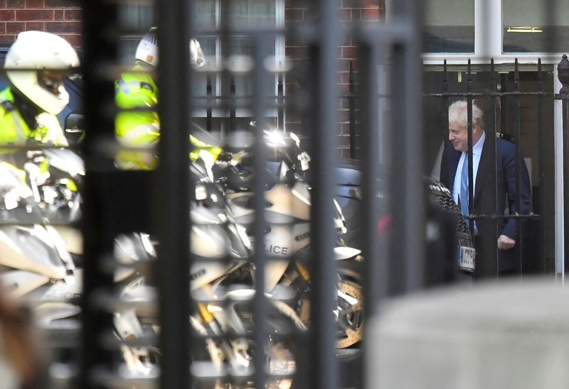 Grande-Bretagne: La police émet plus de 100 amendes pour violation du confinement à Downing Street