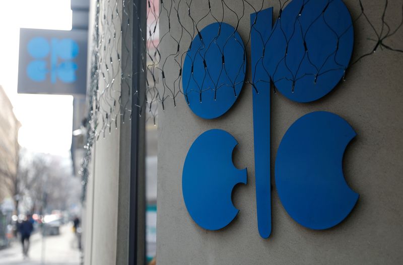 &copy; Reuters. FOTO DE ARCHIVO. El logo de la Organización de Países Exportadores de Petróleo (OPEP) afuera de su sede, en Viena, Austria. 7 de diciembre de 2018. REUTERS/Leonhard Foeger